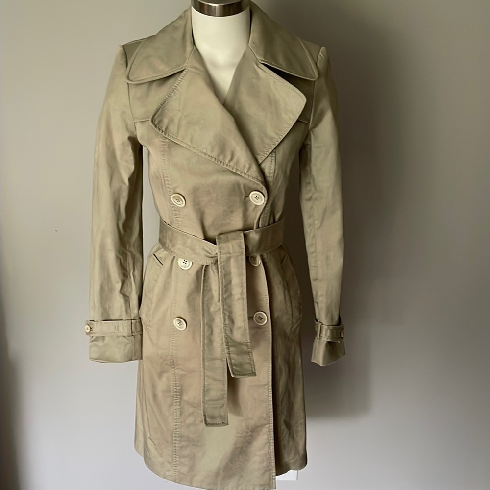 Elie Tahari Light Beige Belted Trench Coat